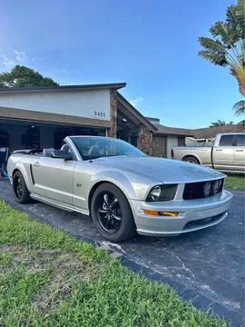 2005 Ford Mustang GT Convertible 2D