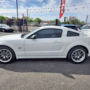 2005 Ford Mustang GT Coupe