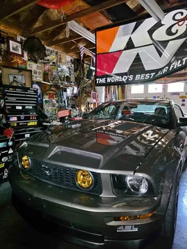 2005 Ford Mustang GT Coupe 2D