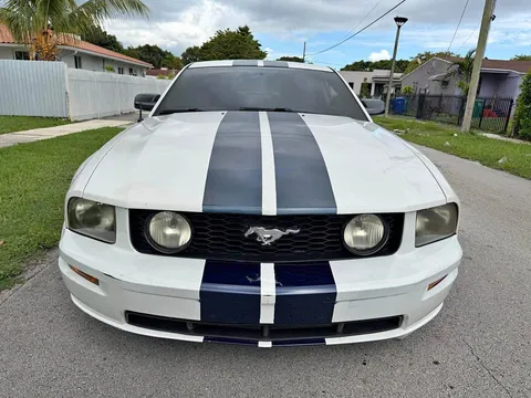 2005 Ford Mustang GT Coupe 2D