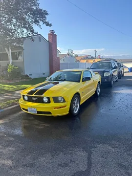 2005 Ford Mustang GT Coupe 2D