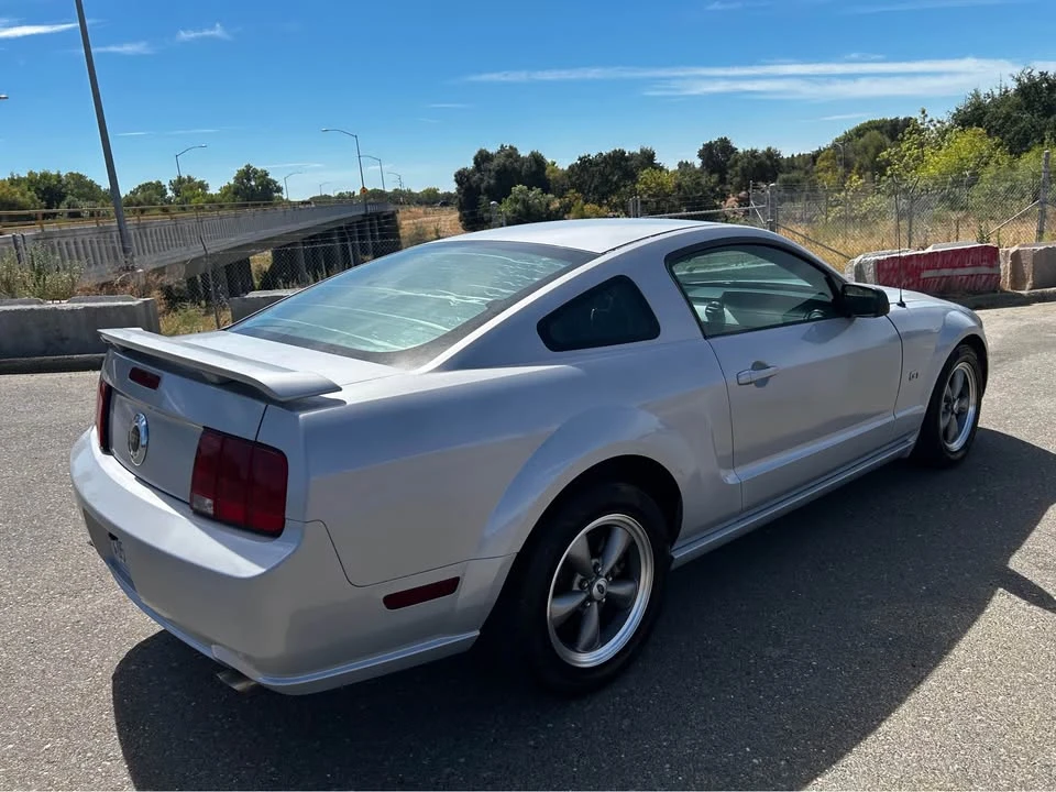 2005 Ford S197 Mustang GT - Image 9 of 17