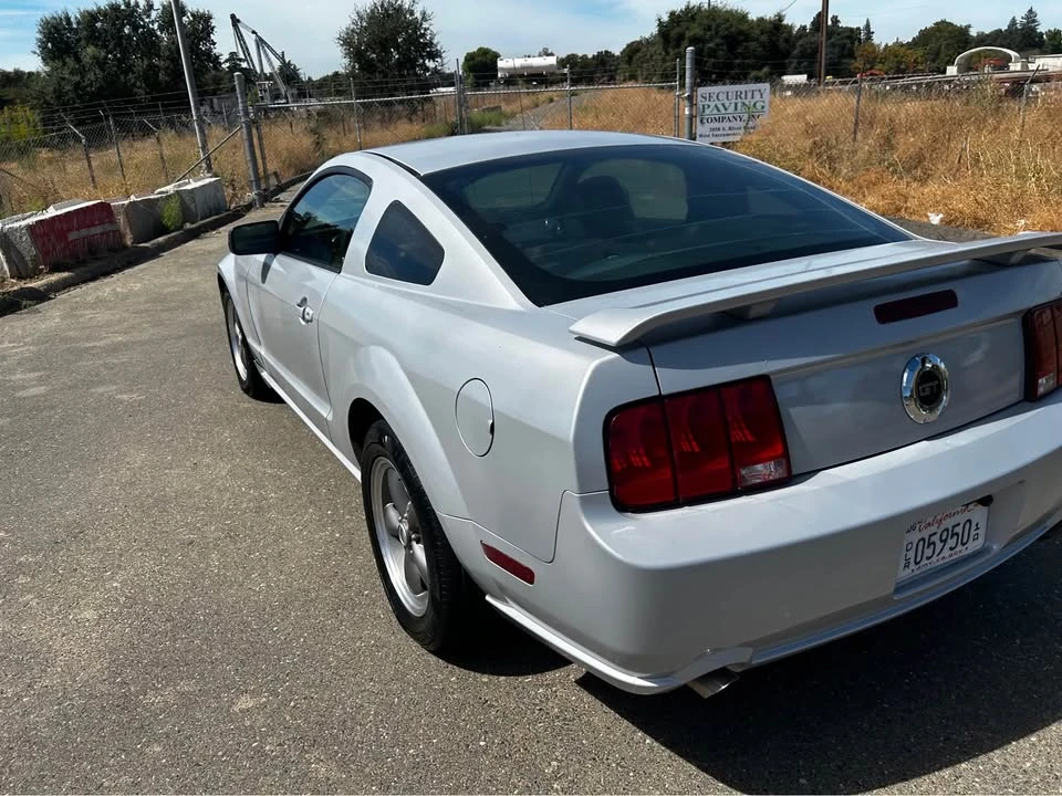 2005 Ford S197 Mustang GT - Image 10 of 17