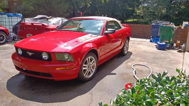 2005 Ford Mustang GT Deluxe Convertible 2D