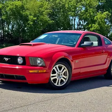 2005 Ford Mustang GT Deluxe