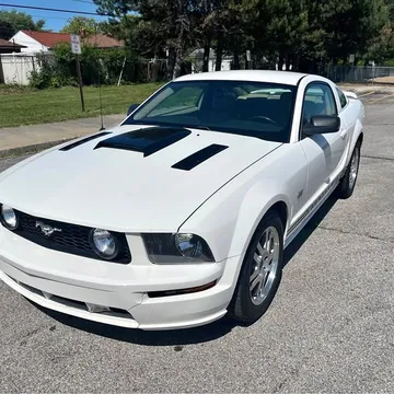 2005 Ford Mustang GT Deluxe Coupe 2D