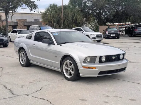 2005 Ford Mustang GT Deluxe Coupe 2D