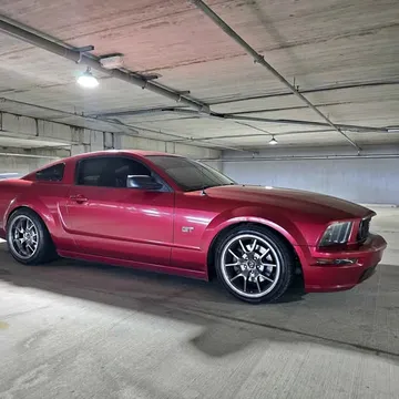 2005 Ford Mustang GT Deluxe Coupe