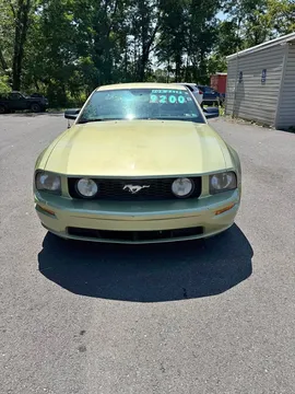 2005 Ford Mustang GT Deluxe Coupe 2D