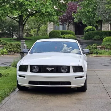 2005 Ford Mustang GT Deluxe Coupe