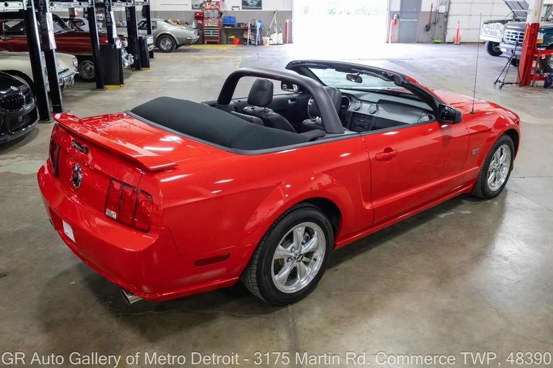 2005 Ford S197 Mustang GT - Image 8 of 31