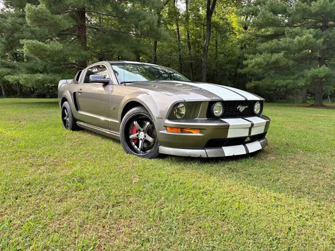 2005 Ford Mustang GT Premium Coupe 2D