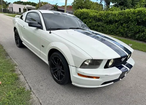 2005 Ford Mustang GT Premium Coupe 2D