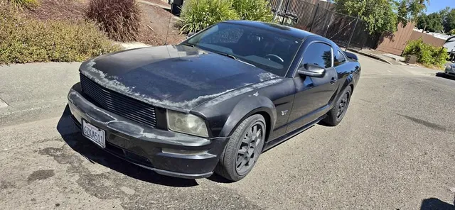 2005 Ford Mustang GT Premium Coupe