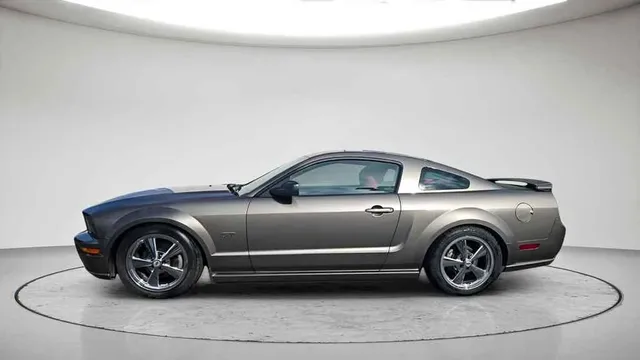 2005 Ford Mustang GT Premium Coupe 2D
