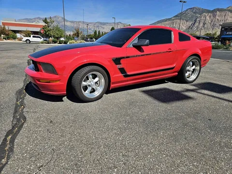 2005 Ford Mustang GT Premium Coupe 2D