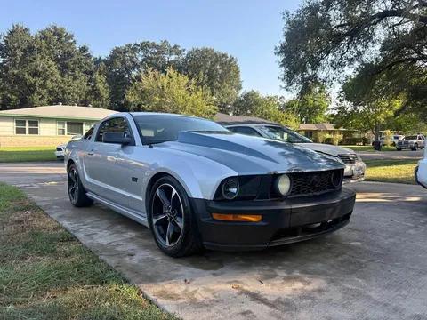 2005 Ford Mustang GT Premium Coupe 2D