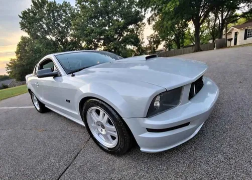 2005 Ford Mustang GT Premium Coupe 2D