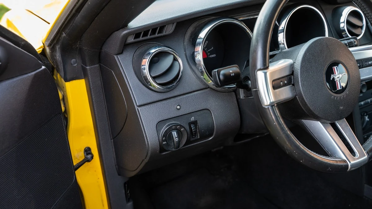 2005 Ford S197 Mustang - Image 19 of 30