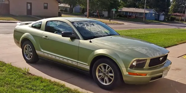 2005 Ford Mustang Deluxe Coupe