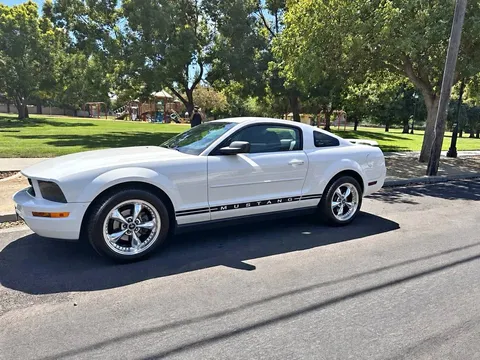2005 Ford Mustang V6