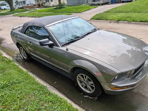 2005 Ford Mustang Premium Convertible 2D