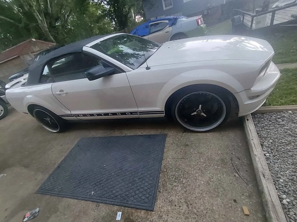 2005 Ford S197 Mustang - Image 2 of 6