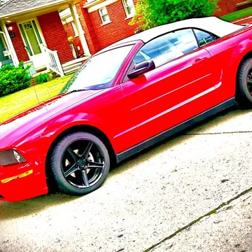 2005 Ford Mustang V6 Convertible 2D
