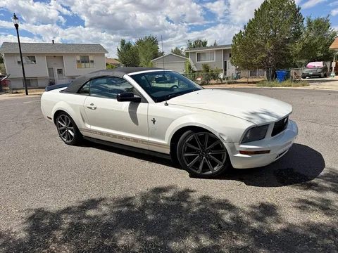 2005 Ford Mustang V6 Convertible 2D
