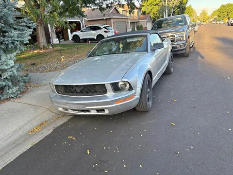 2005 Ford Mustang V6 Convertible 2D