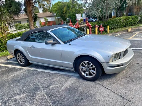 2005 Ford Mustang V6 Convertible 2D
