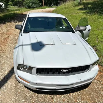2005 Ford Mustang V6 Coupe