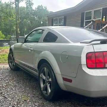 2005 Ford Mustang V6 Coupe