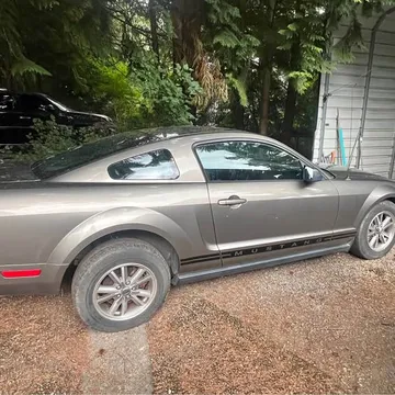 2005 Ford Mustang V6 Coupe 2D