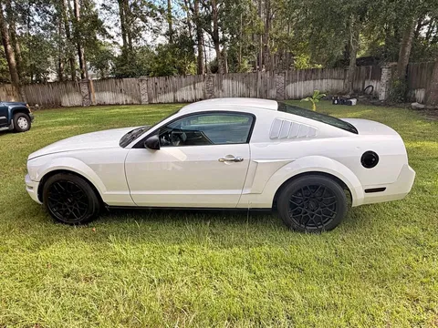 2005 Ford Mustang V6 Coupe 2D