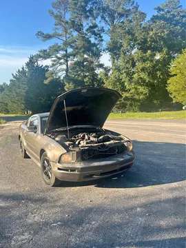 2005 Ford Mustang V6 Coupe 2D
