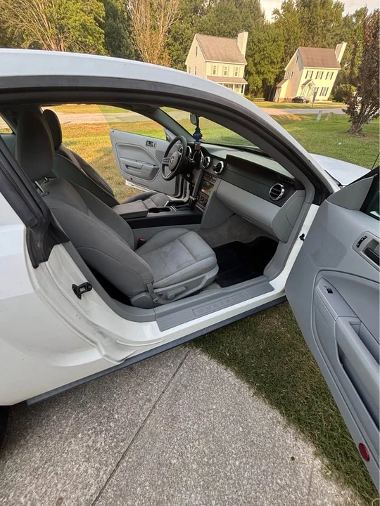 2005 Ford S197 Mustang - Image 8 of 10