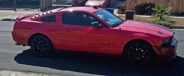 2005 Ford Mustang V6 Coupe 2D