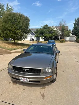2005 Ford Mustang V6 Coupe 2D
