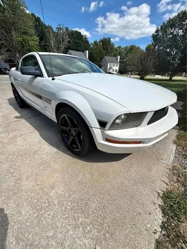 2005 Ford Mustang V6 Coupe 2D