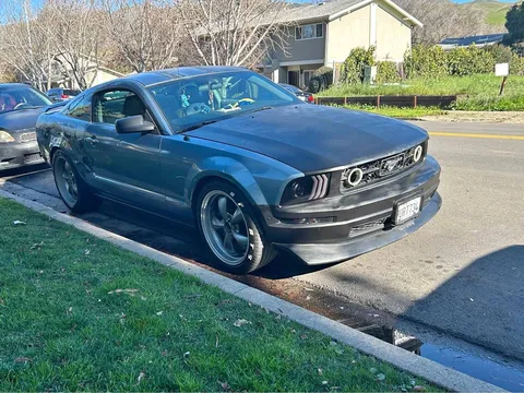 2005 Ford Mustang V6 Coupe 2D