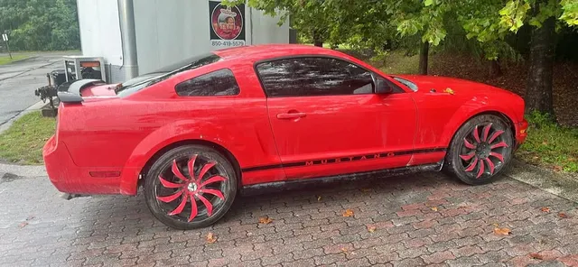 2005 Ford Mustang V6 Coupe 2D