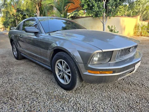 2005 Ford Mustang V6 Coupe 2D