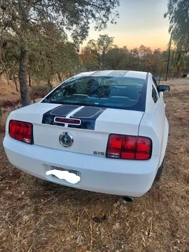 2005 Ford Mustang V6 Coupe 2D