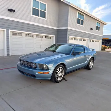 2005 Ford Mustang V6 Coupe 2D