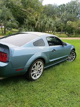 2005 Ford Mustang V6 Premium Coupe 2D