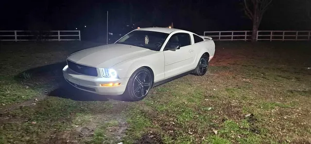 2005 Ford Mustang V6 Premium Coupe 2D