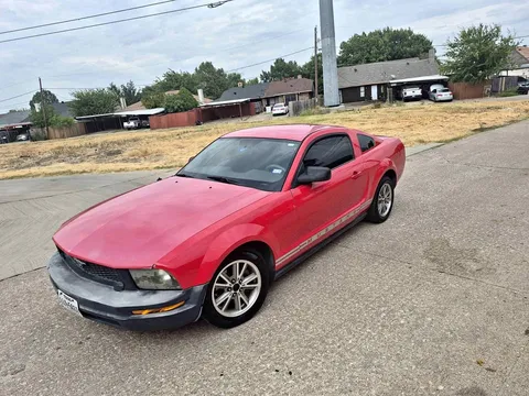 2005 Ford Mustang V6 Premium Coupe 2D