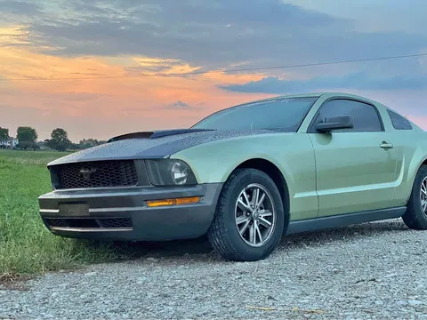 2005 Ford Mustang V6 Deluxe Premium