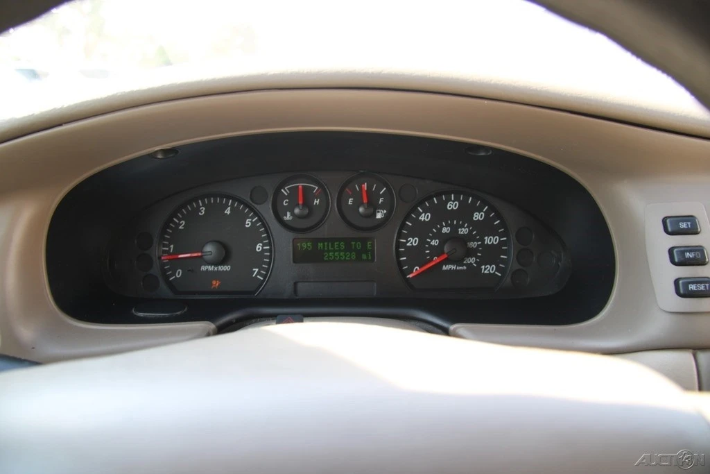 2005 Ford Taurus 4th Gen - Image 14 of 21